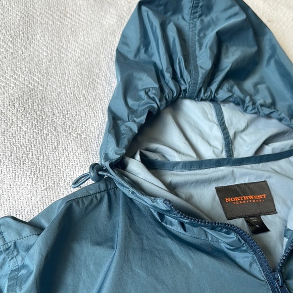 Northwest Territory Blue Windbreaker Jacket with Hood. Size M. Hiking gear - Picture 7 of 8
